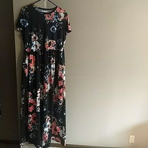 Tara Lynn's online boutique floral dress. STUNNING